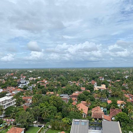Ocean Breeze - Udaya Luxury Apartments Negombo Exteriör bild