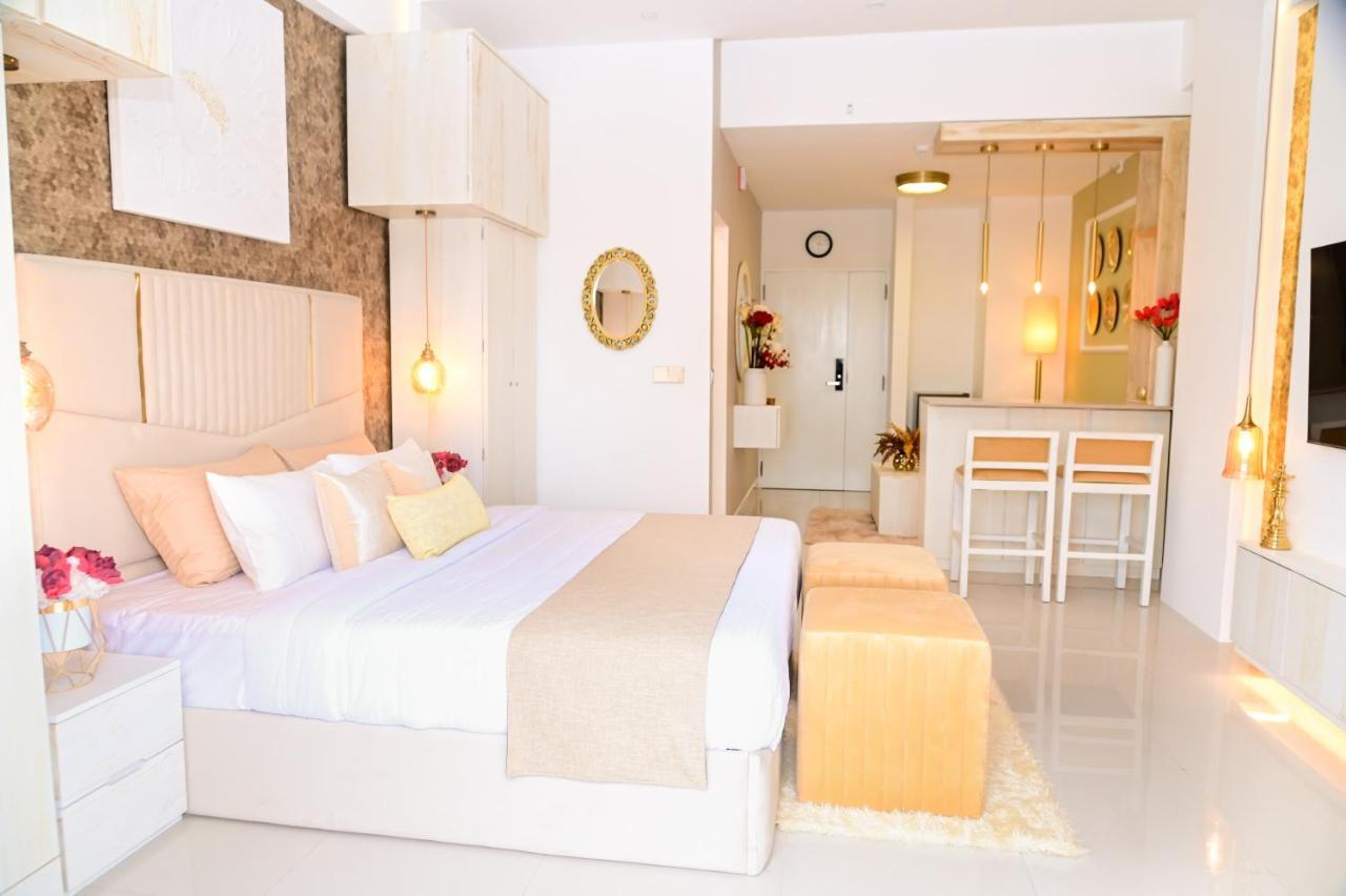 Ocean Breeze - Udaya Luxury Apartments Negombo Exteriör bild