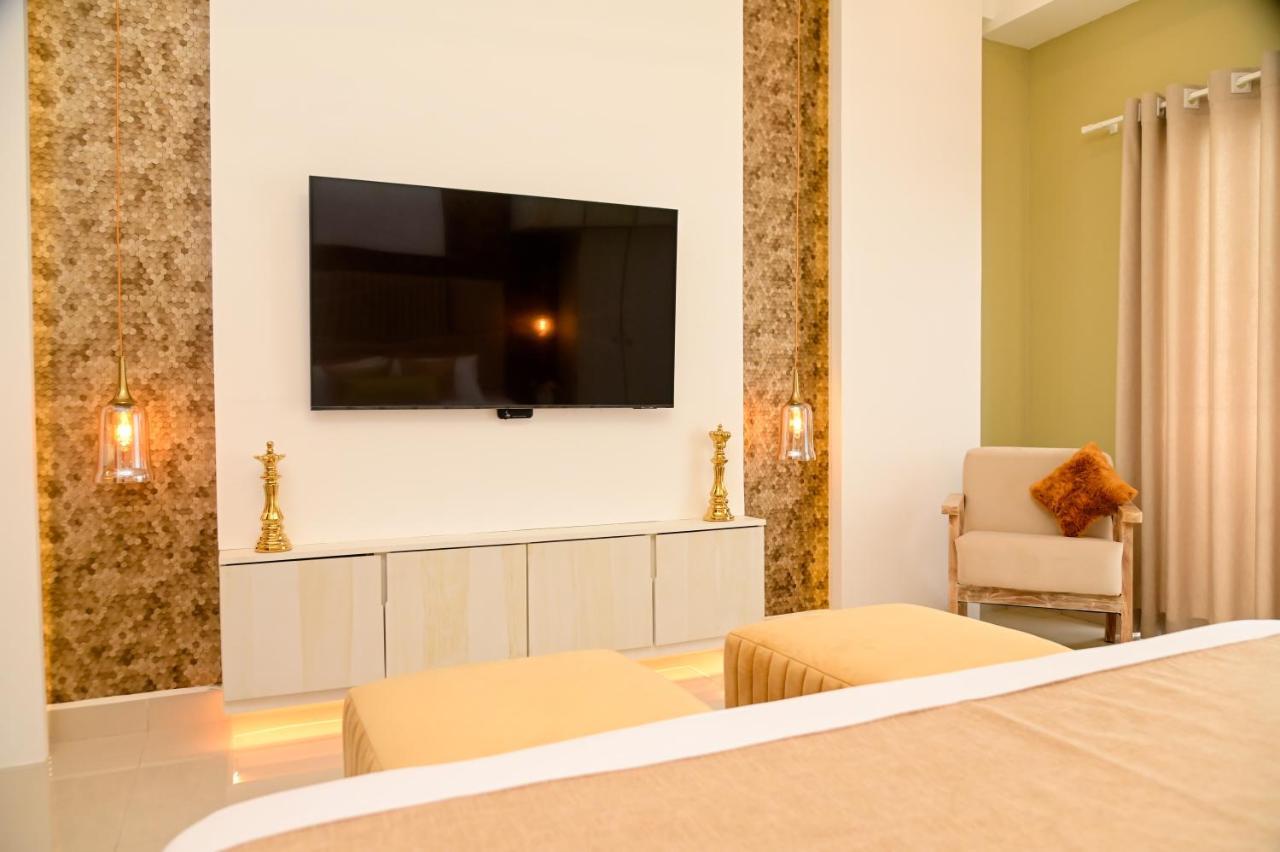 Ocean Breeze - Udaya Luxury Apartments Negombo Exteriör bild