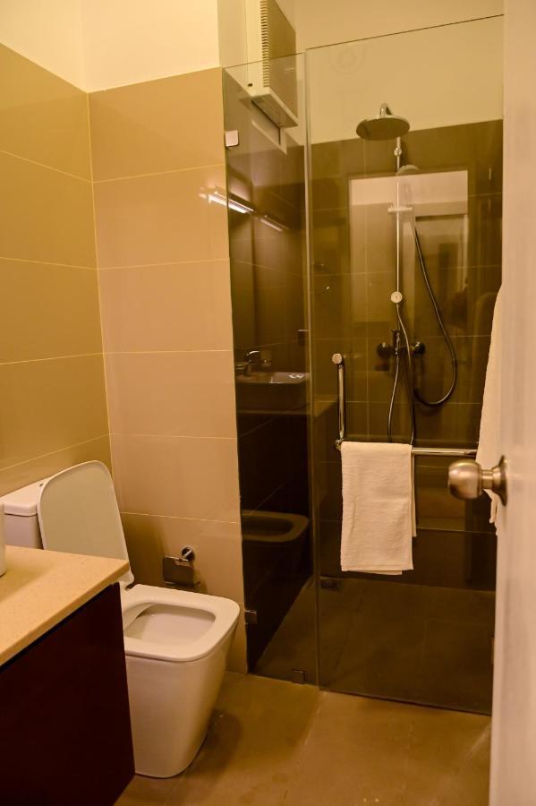 Ocean Breeze - Udaya Luxury Apartments Negombo Exteriör bild