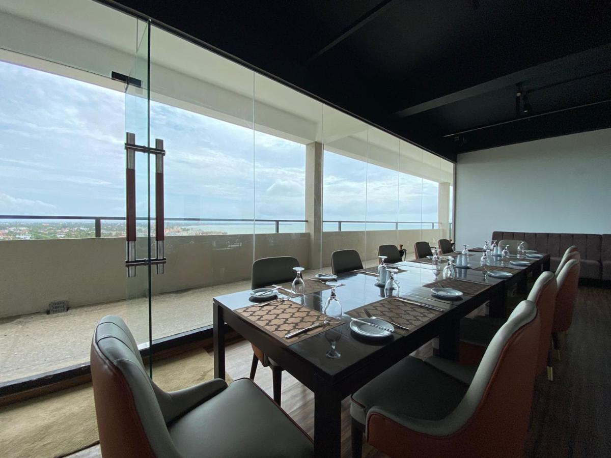 Ocean Breeze - Udaya Luxury Apartments Negombo Exteriör bild