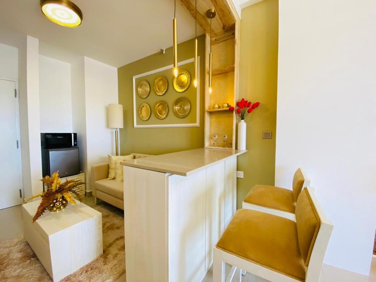 Ocean Breeze - Udaya Luxury Apartments Negombo Exteriör bild