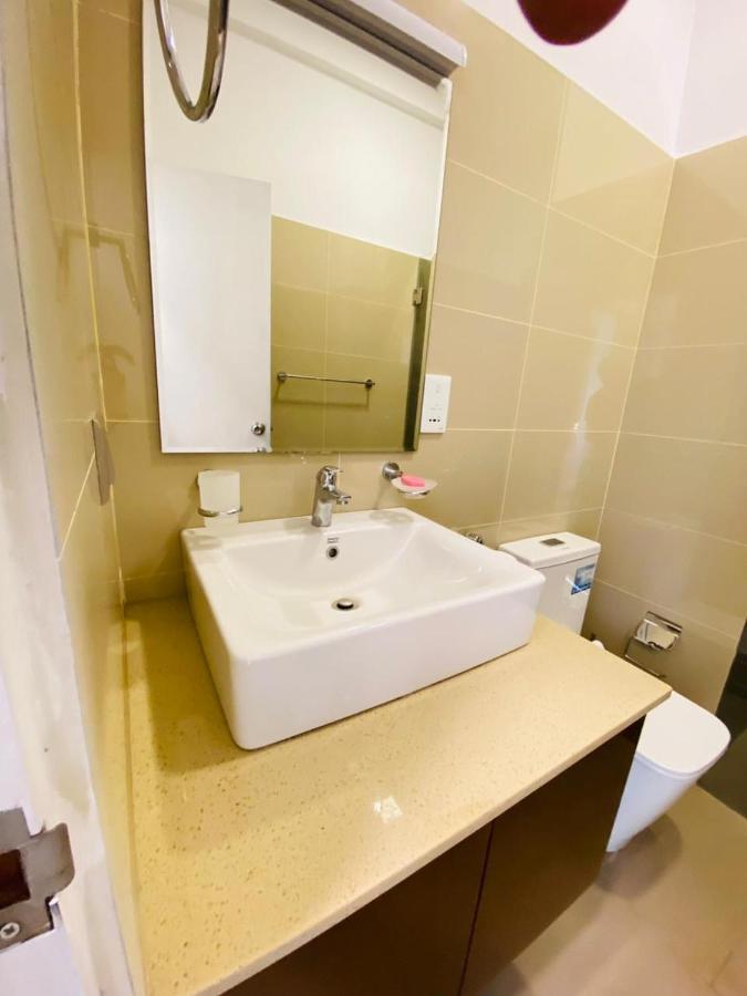 Ocean Breeze - Udaya Luxury Apartments Negombo Exteriör bild
