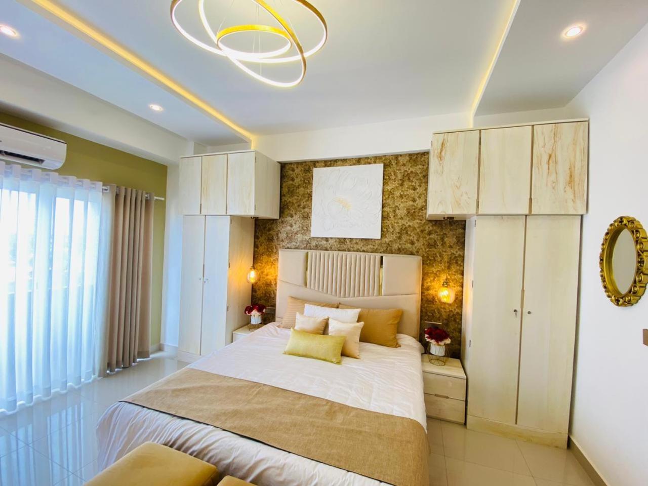 Ocean Breeze - Udaya Luxury Apartments Negombo Exteriör bild