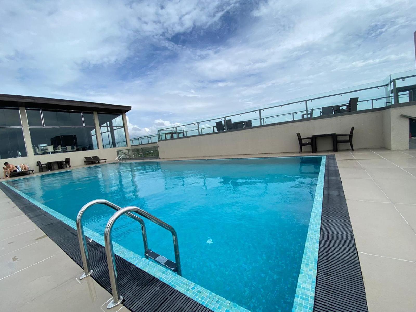 Ocean Breeze - Udaya Luxury Apartments Negombo Exteriör bild