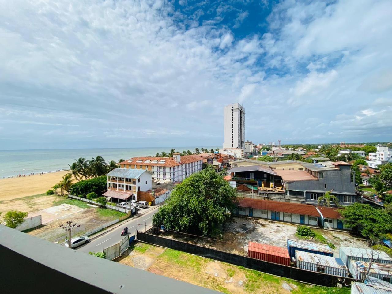 Ocean Breeze - Udaya Luxury Apartments Negombo Exteriör bild