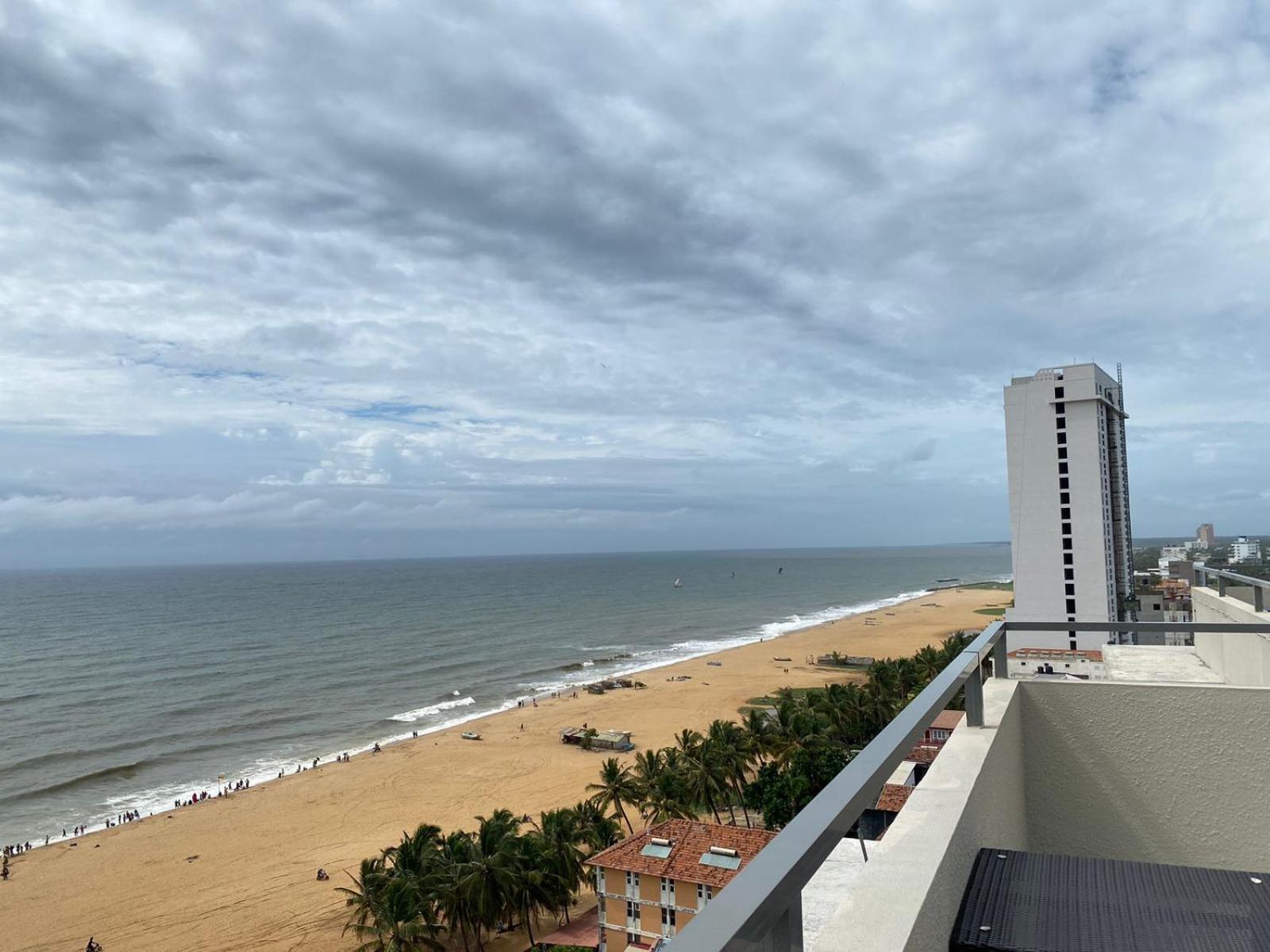 Ocean Breeze - Udaya Luxury Apartments Negombo Exteriör bild