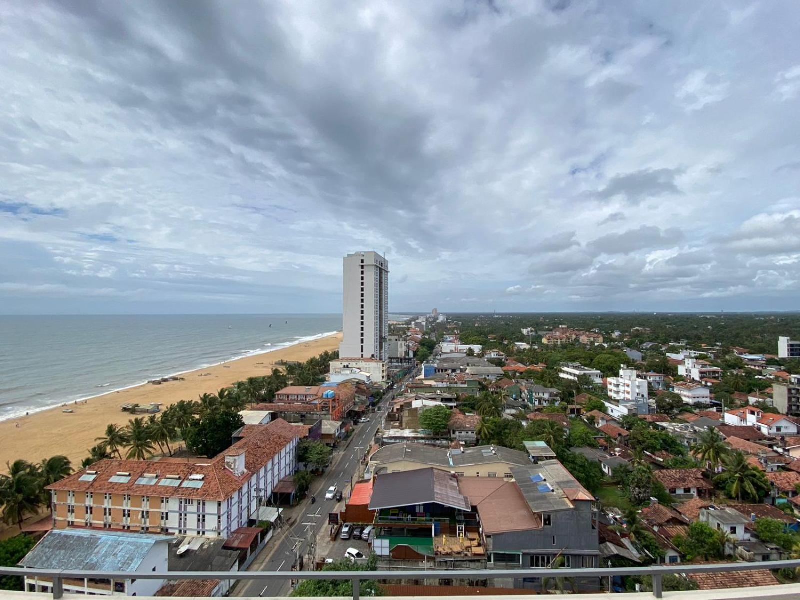 Ocean Breeze - Udaya Luxury Apartments Negombo Exteriör bild
