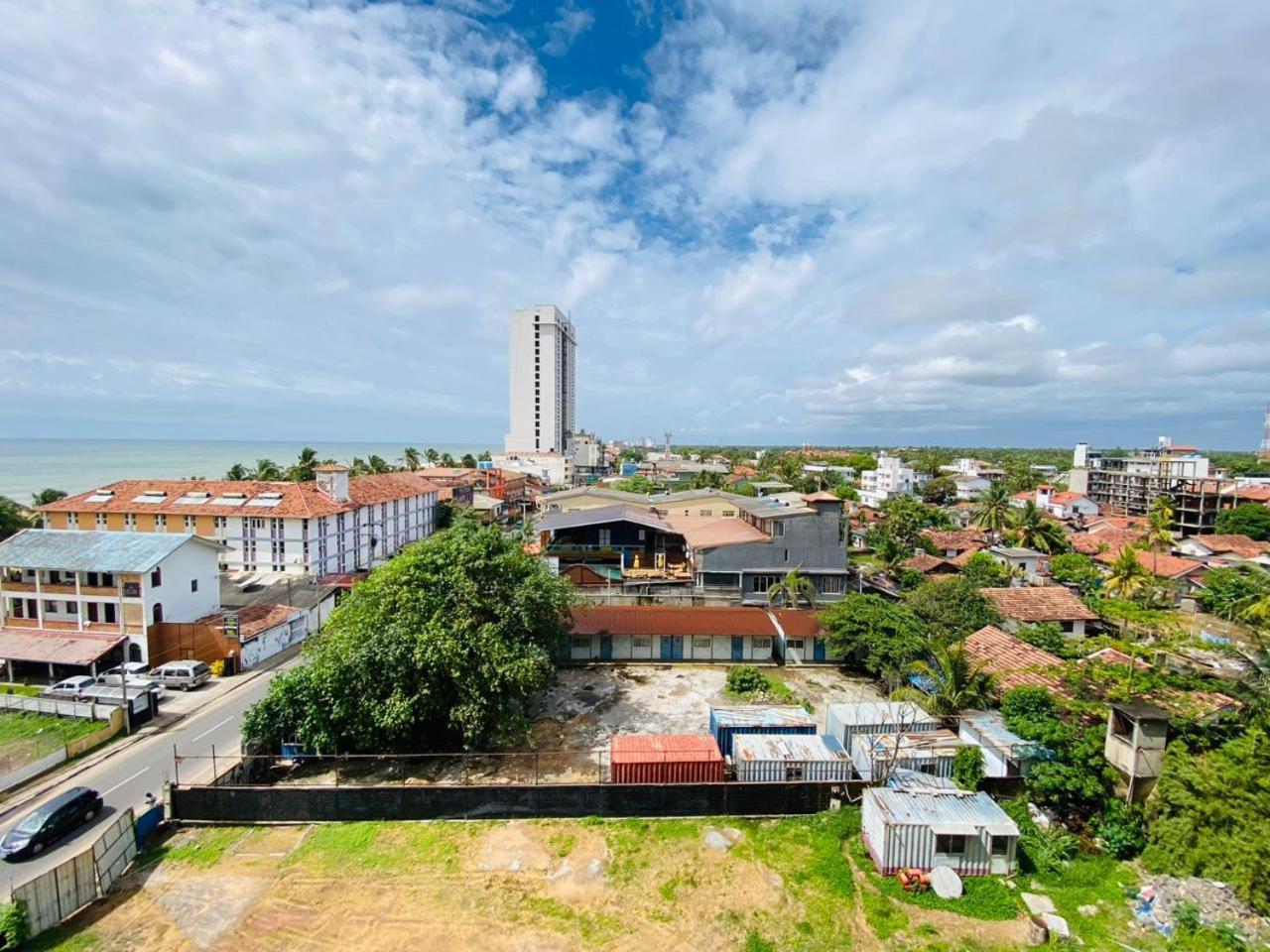 Ocean Breeze - Udaya Luxury Apartments Negombo Exteriör bild