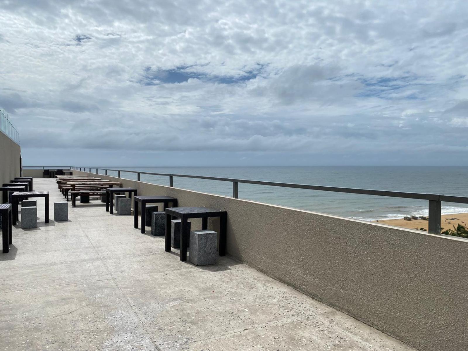 Ocean Breeze - Udaya Luxury Apartments Negombo Exteriör bild